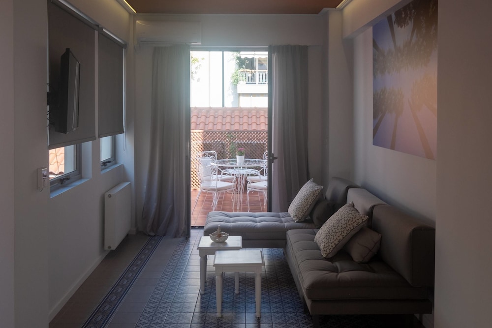 Athenian Yard Suites 26/50
