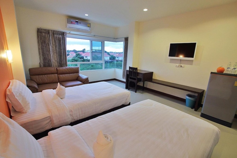 Panwalee Hotel 33/64