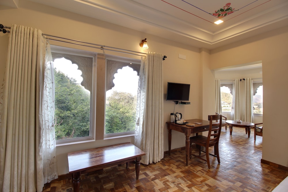 Times Kumbhalgarh Fort Resort-Pure Veg 23/45