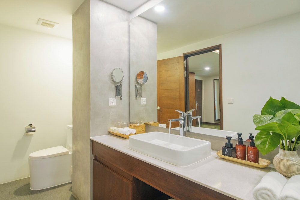 Penh House Hotel 72/74
