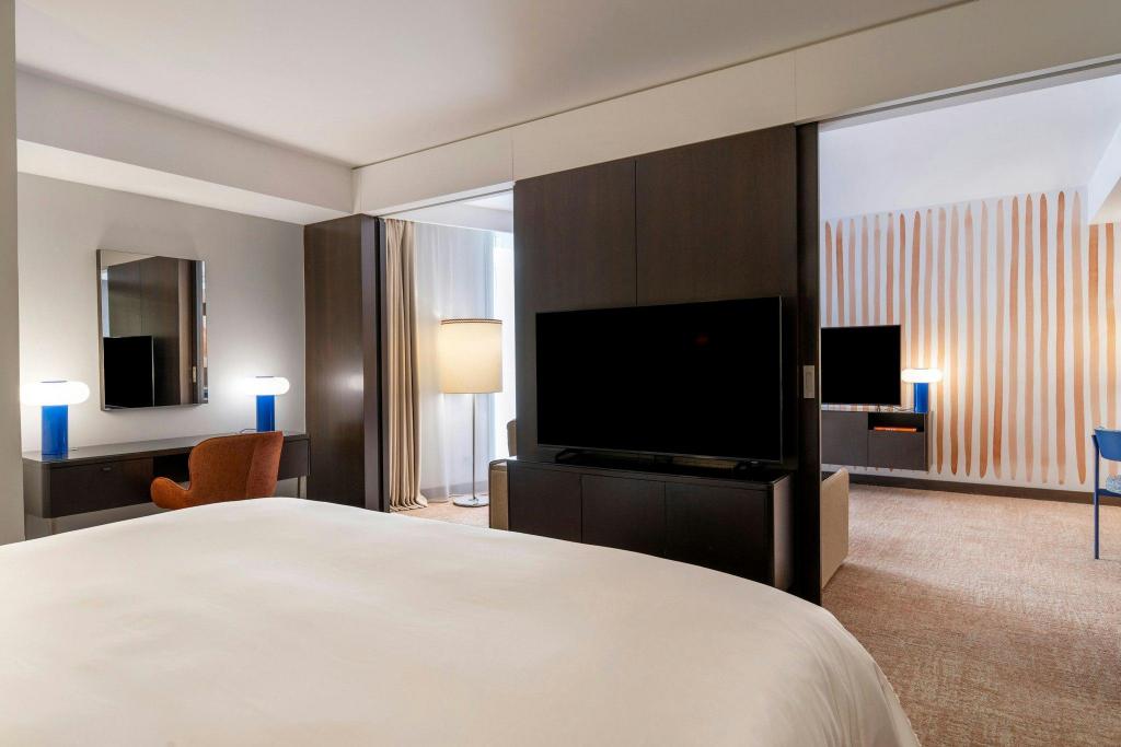1 Bedroom, Home, Suite, King Bed, Garden View, Balcony