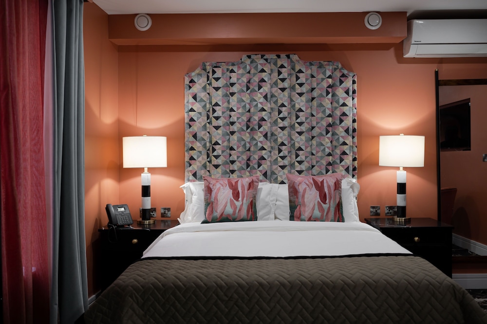 Elephant Rock Hotel 10/40