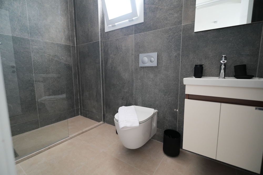 Crown Salamis Hotel 25/25