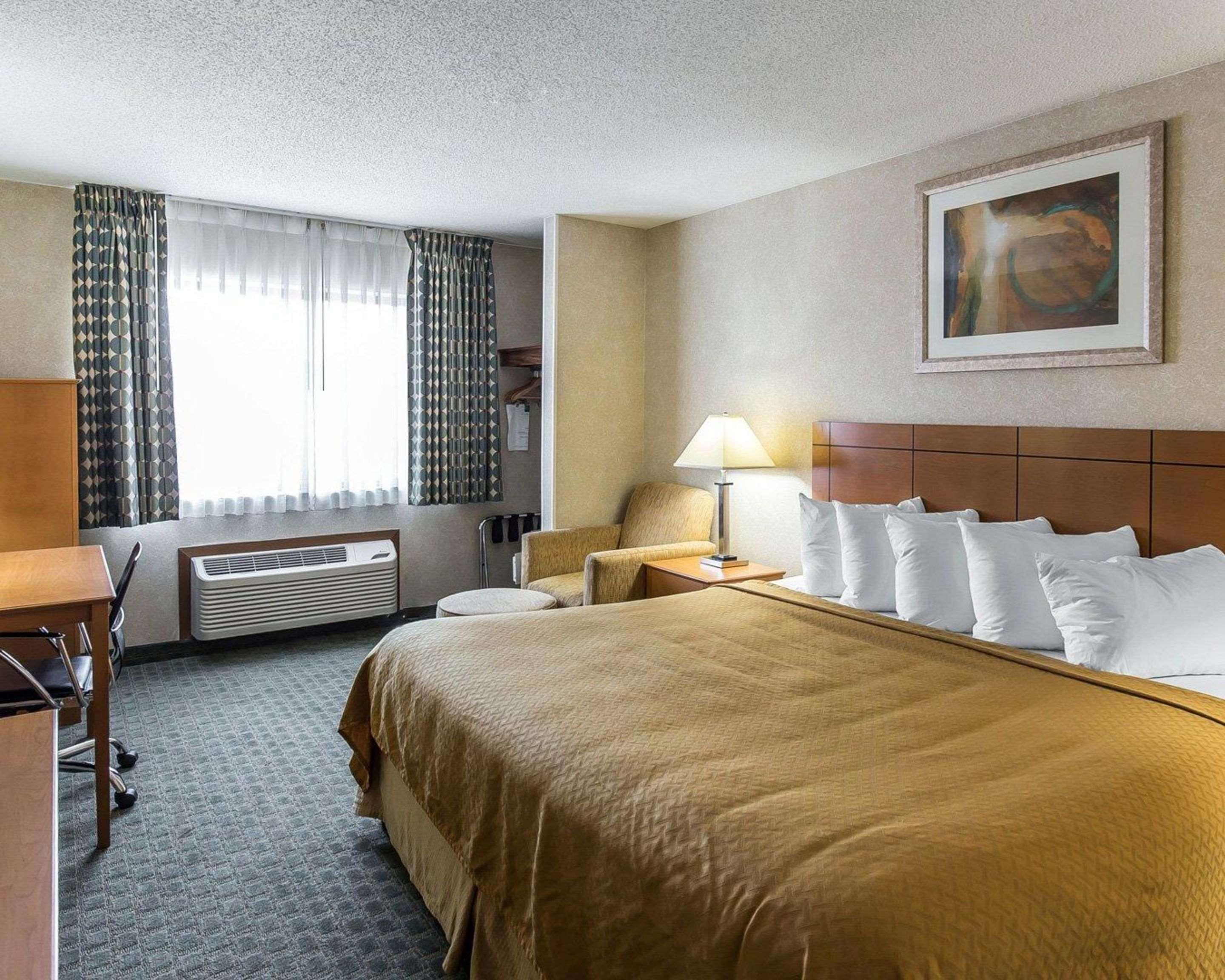 ROOM, KING BED