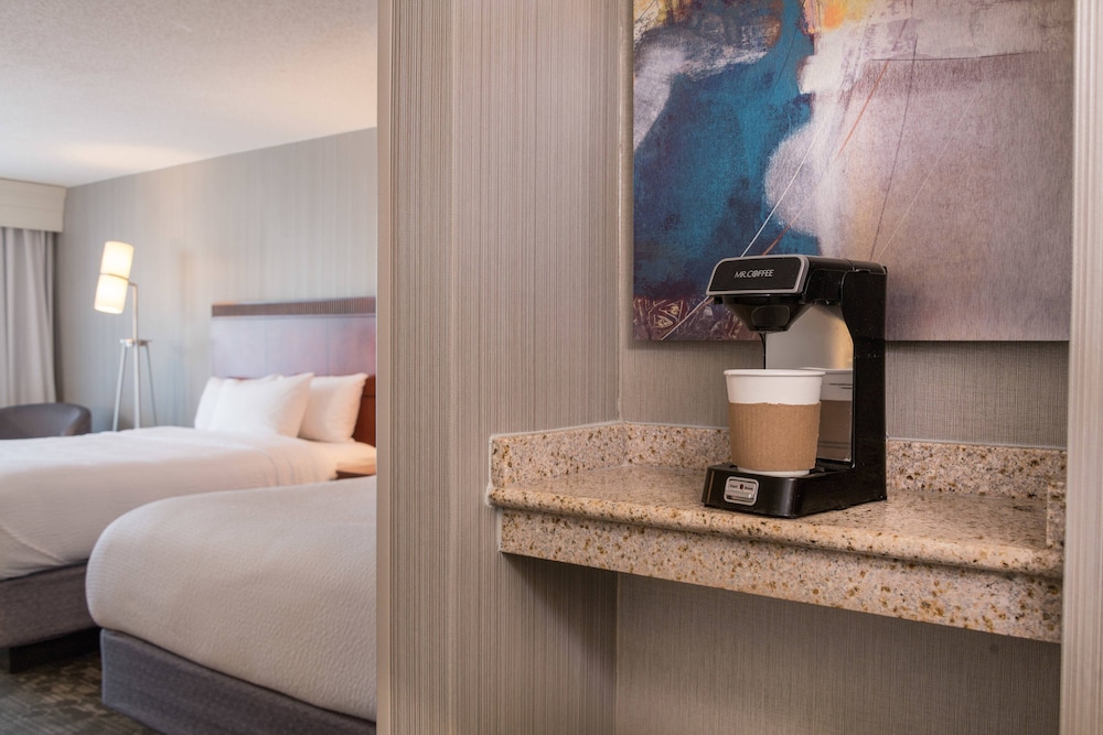 Courtyard by Marriott Newark University of Delaware 13/50