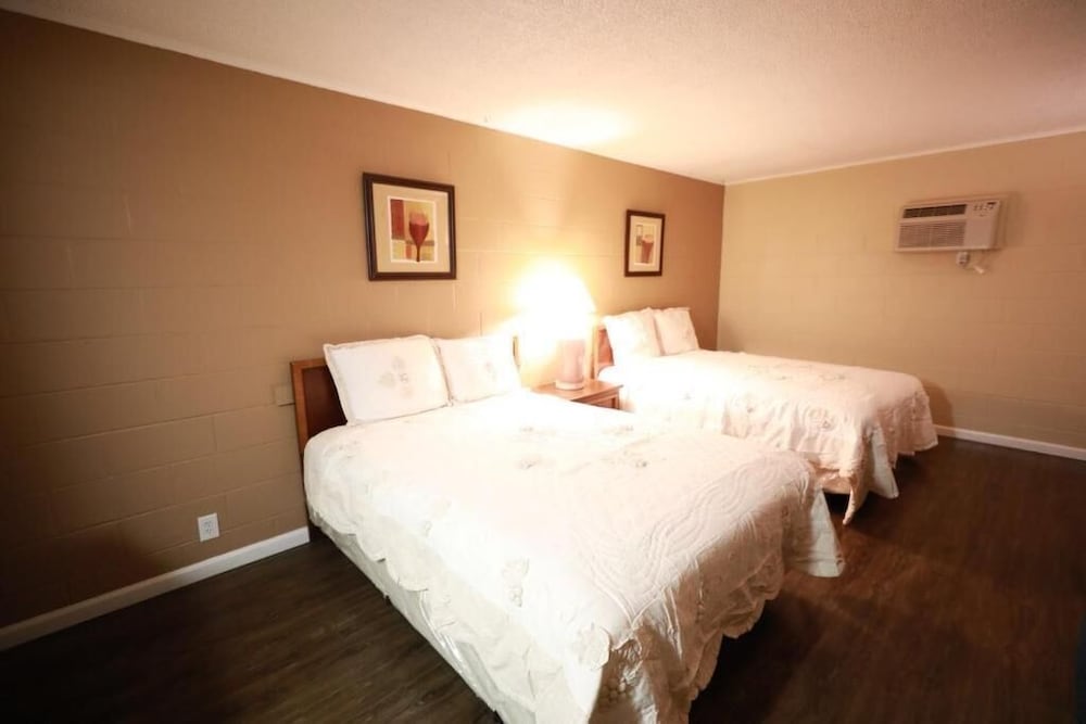Royal Inn and Suites 23/42
