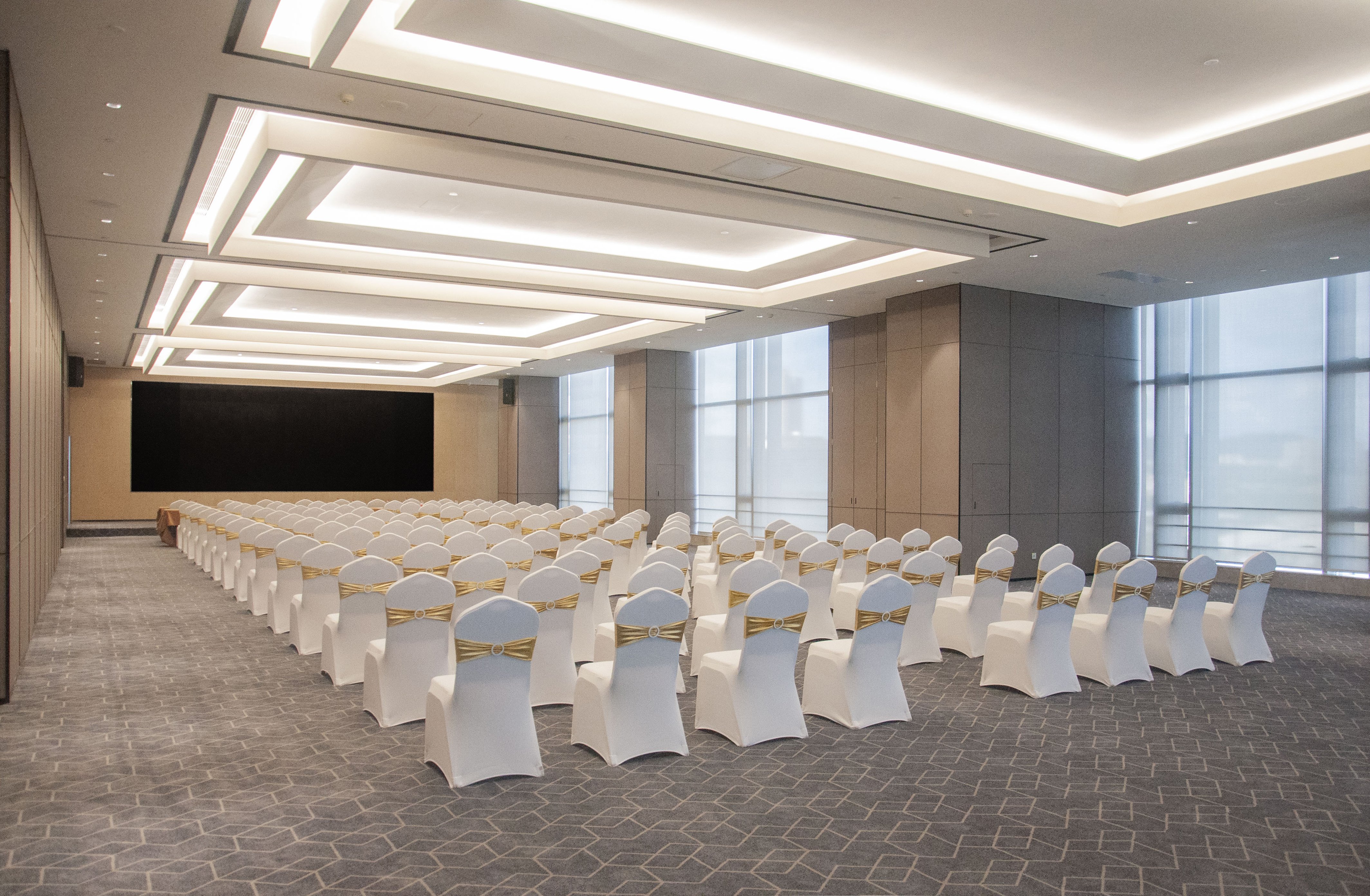 Holiday Inn Express Shenzhen Haiyuan City 35/45