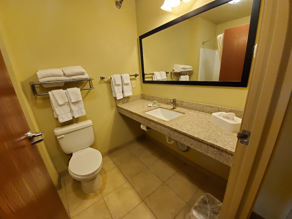 Cobblestone Inn Suites Eaton Co 30/72