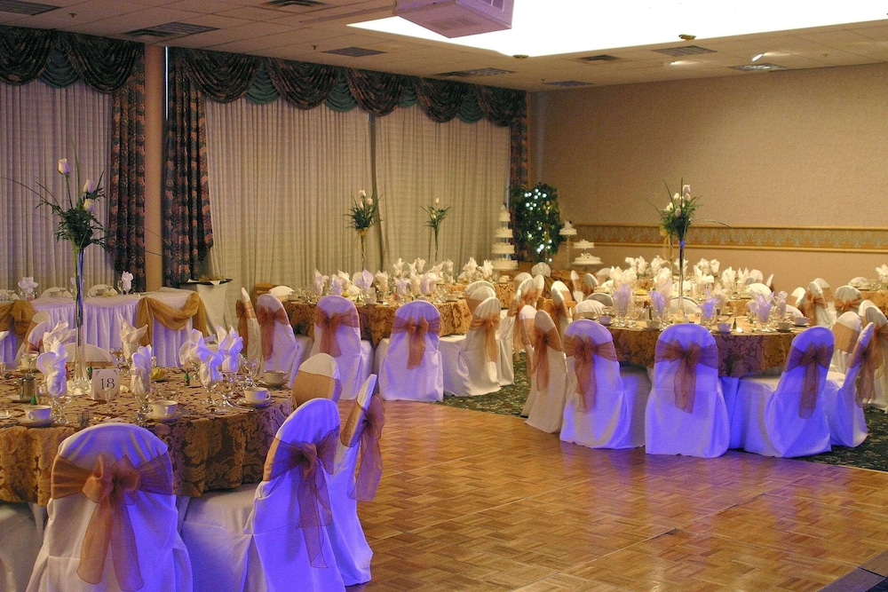 Radisson Suite Hotel Oceanfront 58/64