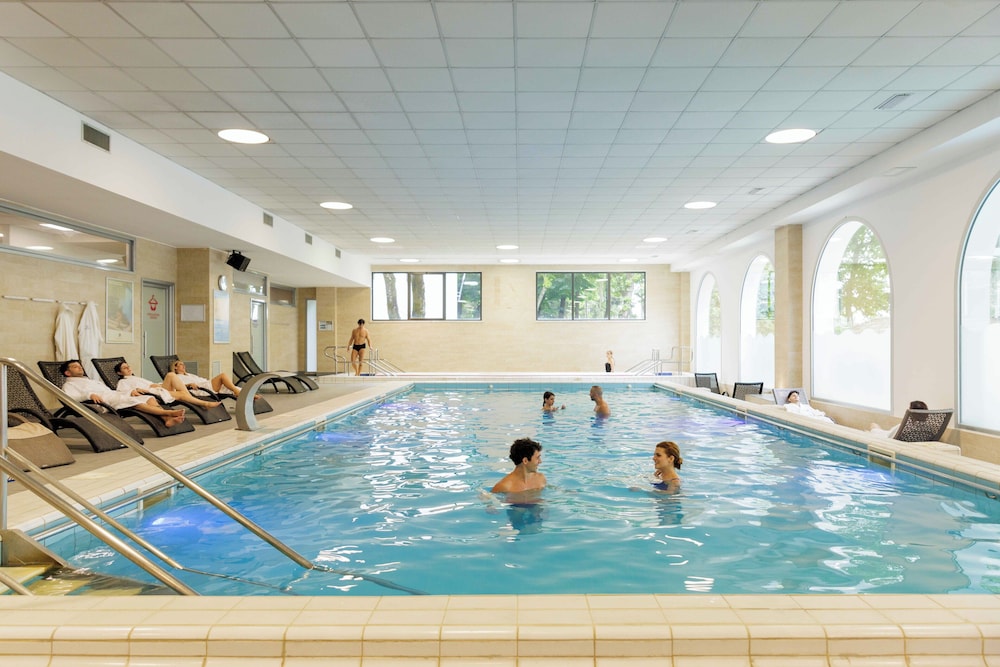 swimming pool spa