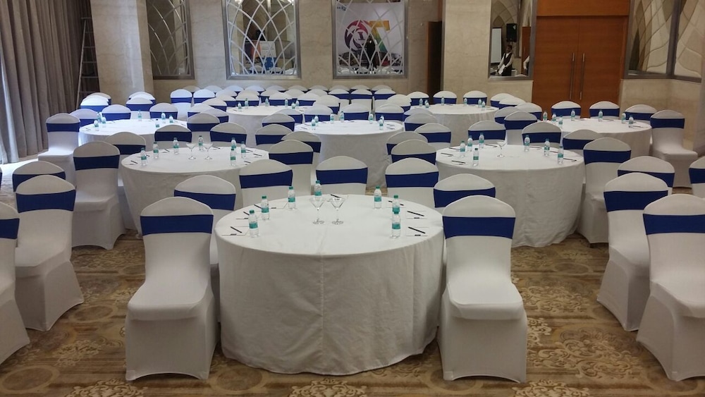 Nataraj Sarovar Portico 40/47