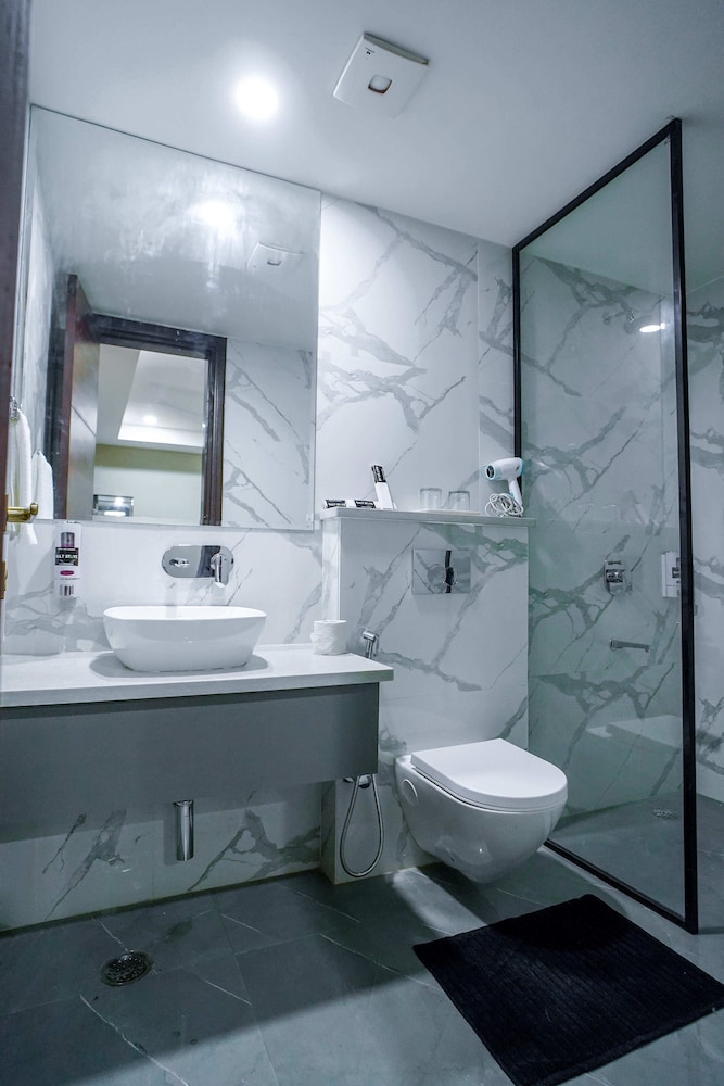 Saltstayz Basil - Near Golf Course Road 47/50