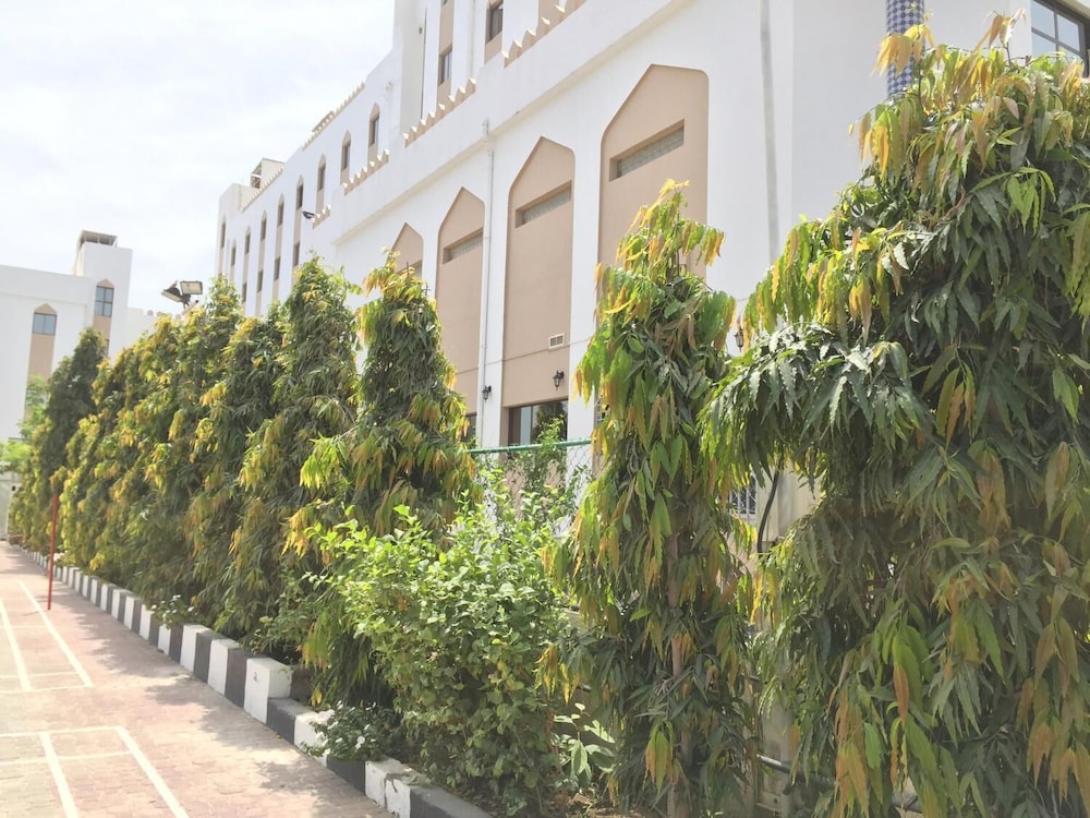 Al Madinah Holiday 37/40