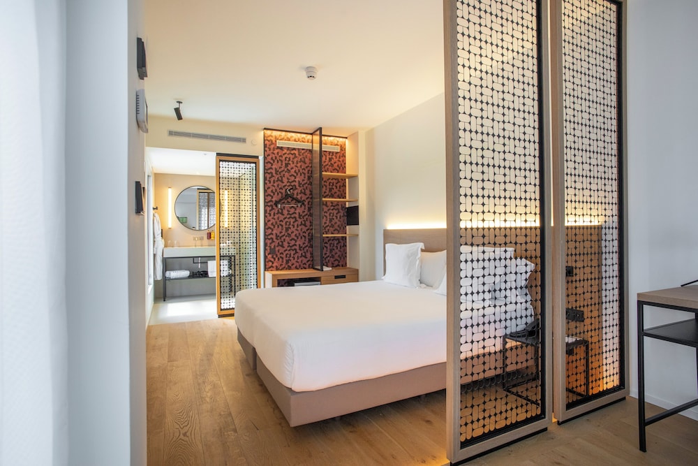 Paxton Barcelona 24/73