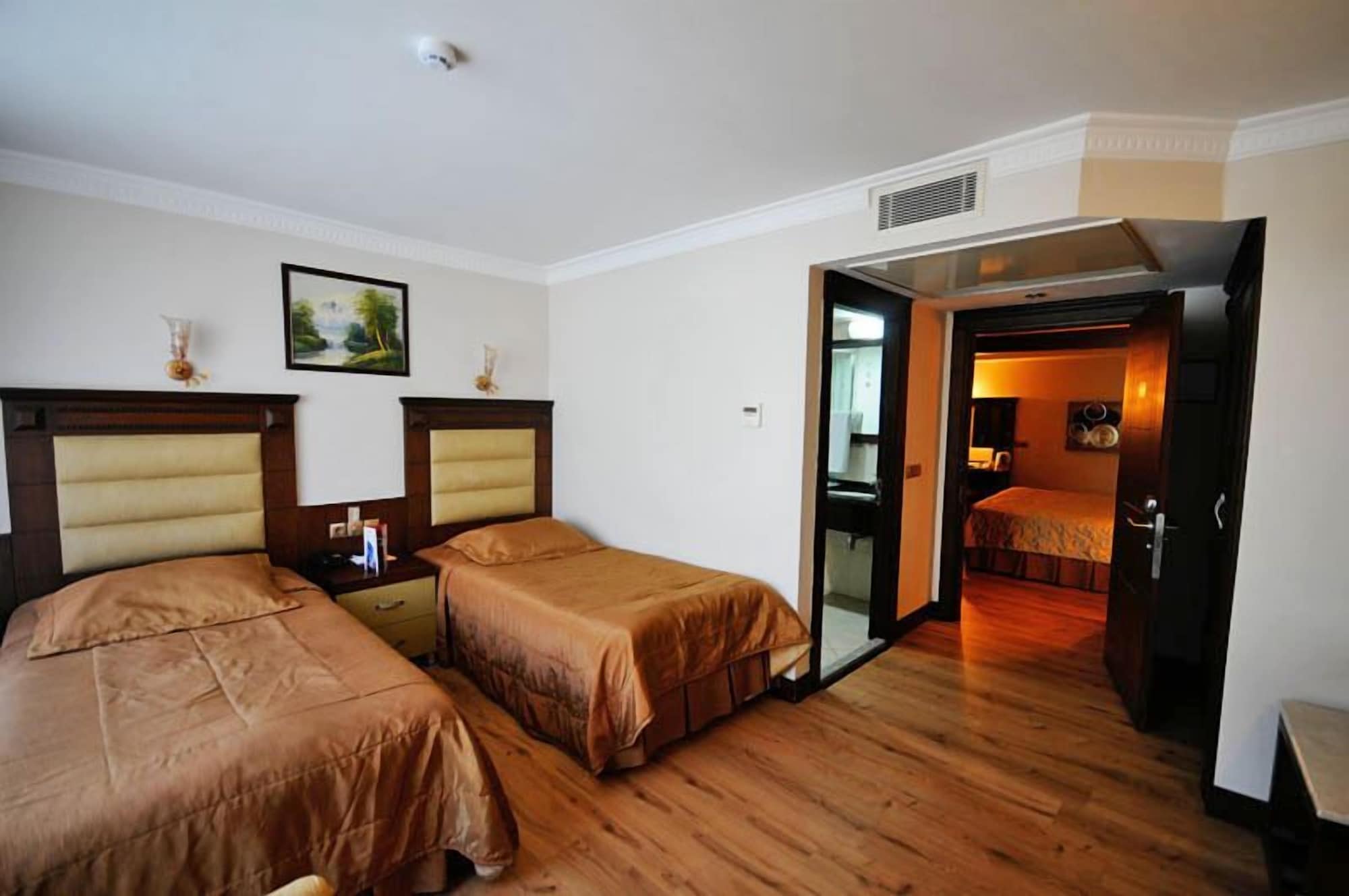 ROOM, TRIPLE
