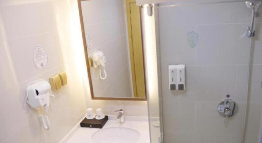GreenTree Inn Hefei Feidong County High Speed Rail Station Wuyue Plaza Express Hotel 48/50