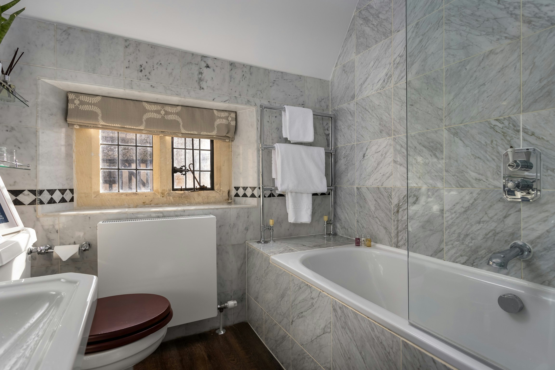 Abbots Grange 48/52