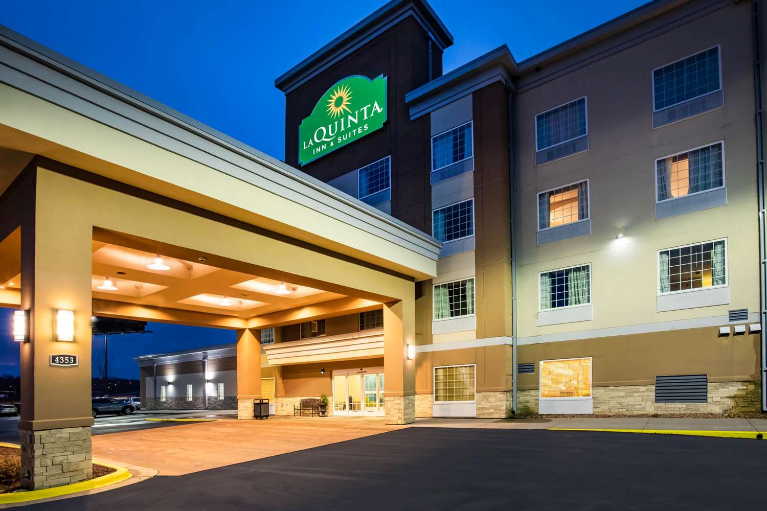 La Quinta Inn & Suites by Wyndham Rochester Mayo Clinic S 22/27