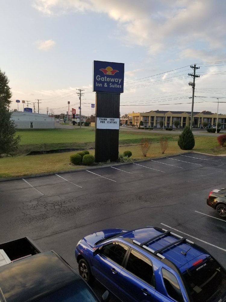 GATEWAY INN AND SUITES 37/39