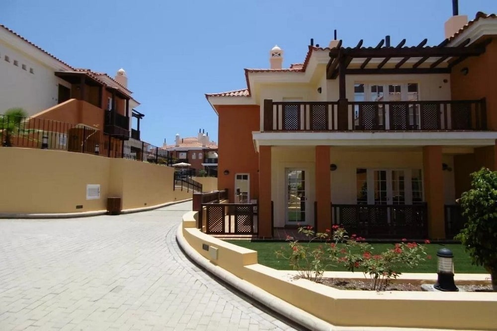 LIVVO Monte Carrera Holiday Homes 12/17