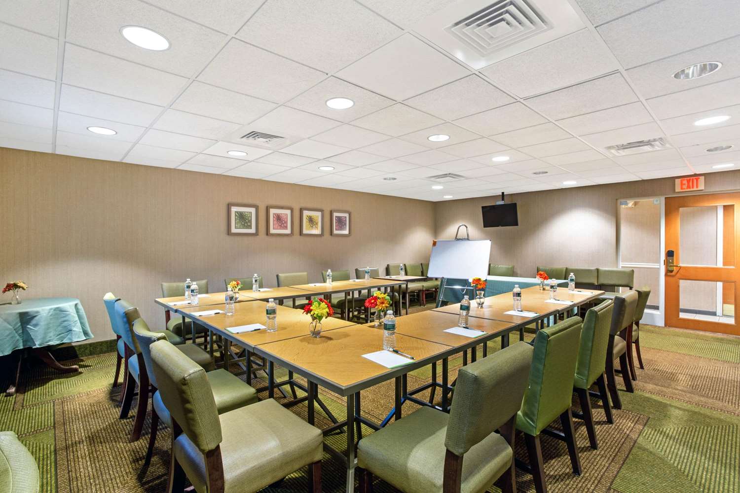 La Quinta Inn & Suites by Wyndham Boston Somerville 40/52