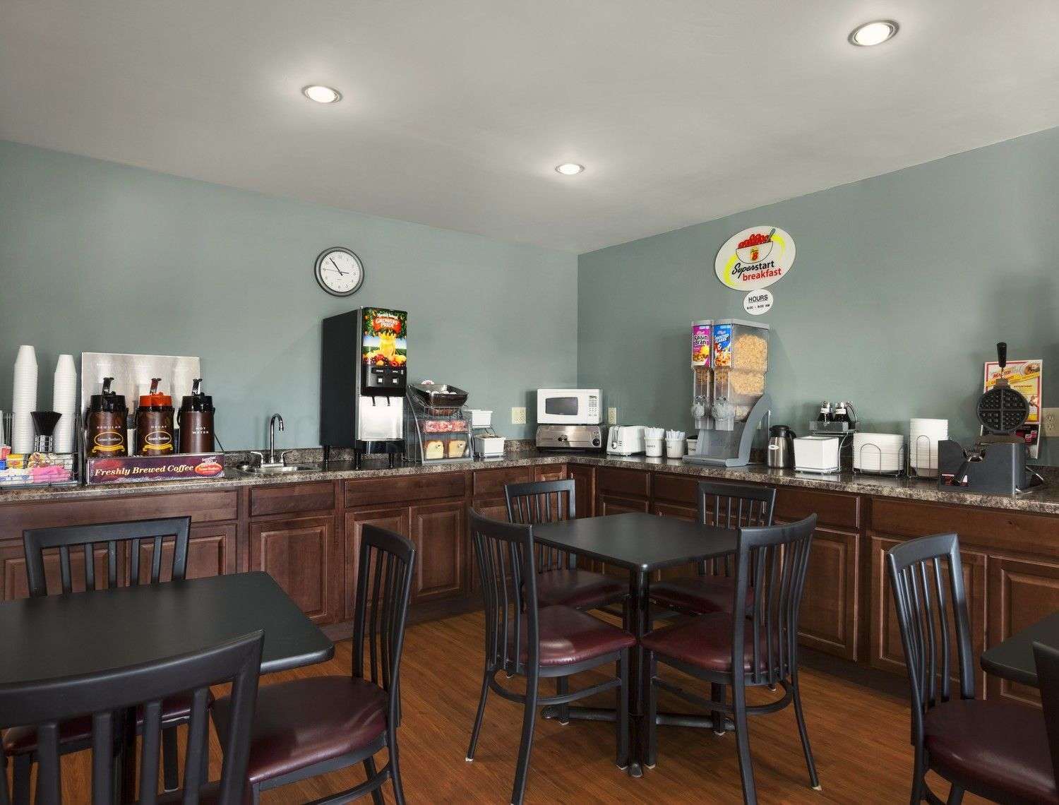 Super 8 by Wyndham Council Bluffs IA Omaha NE Area 10/13