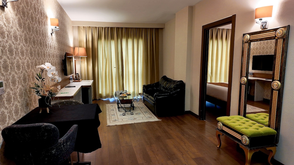 Kanyonvadi Hotel 28/47