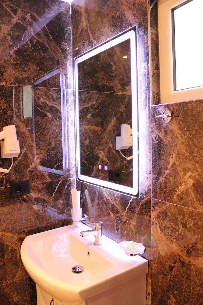 Bebi Apartments 47/50