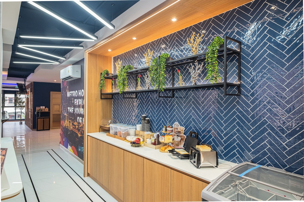 Metro Hotel Phahonyothin 35 8/50
