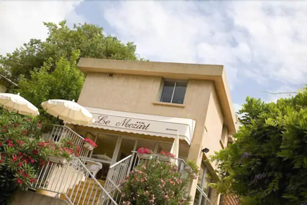 HOTEL LE MOZART 1/34
