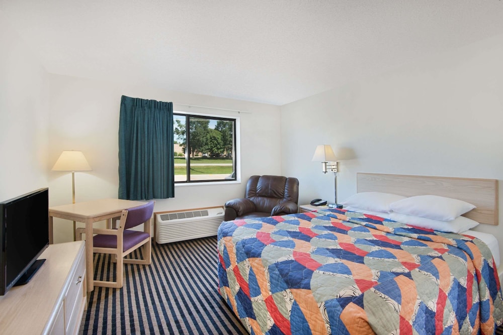 Super 8 by Wyndham Humboldt 15/48