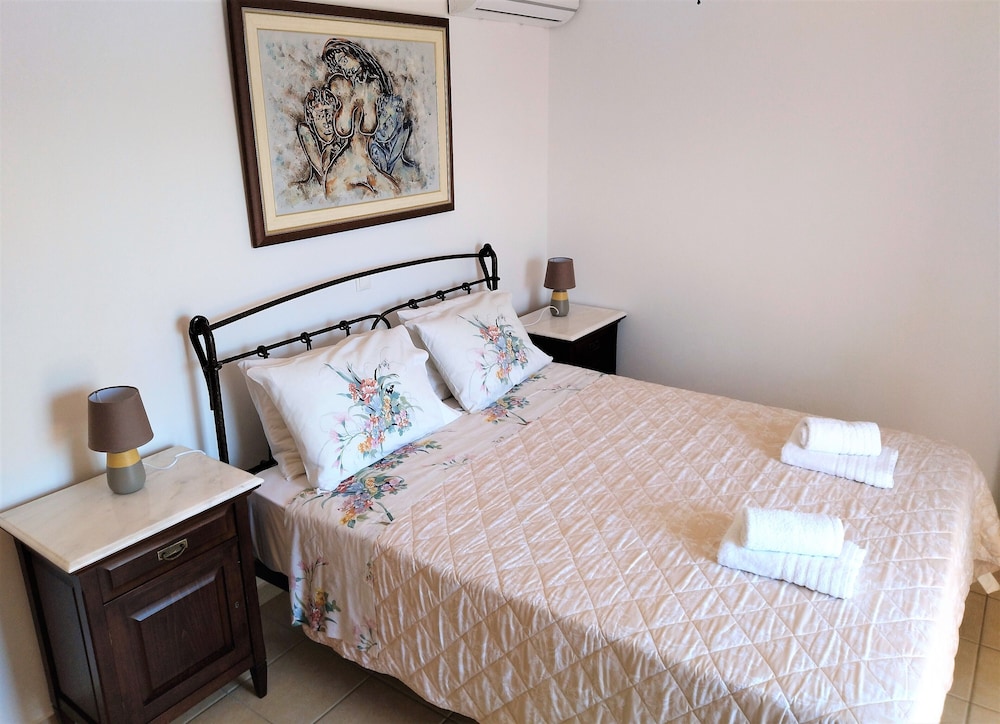Lagoon View Apartments - Adults Only 17/70