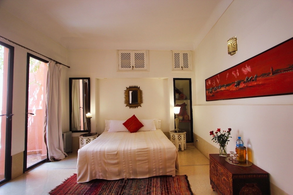 SUPERIOR, DOUBLE OR TWIN BED