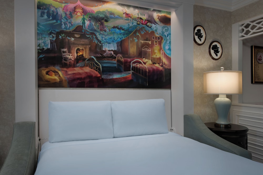 The Villas at Disneys Grand Floridian Resort and Spa 24/45