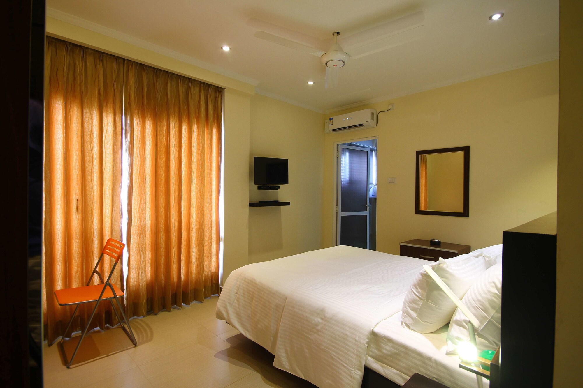 DELUXE, DOUBLE BED