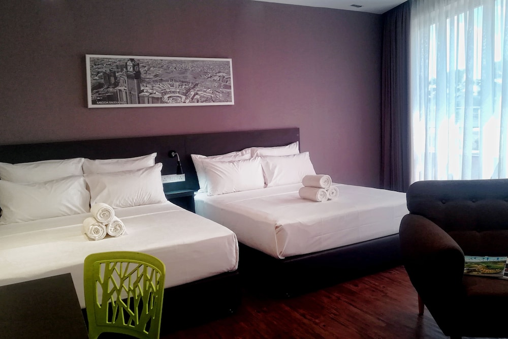 The Loft Plaza Hotel 10/25