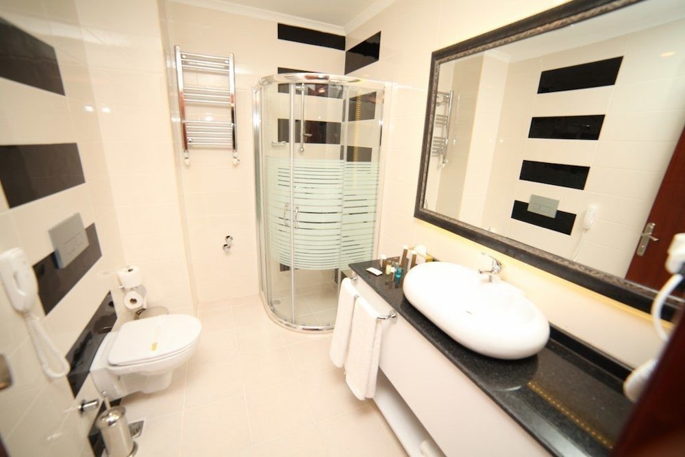 ASRIN BUSINESS HOTEL 43/73