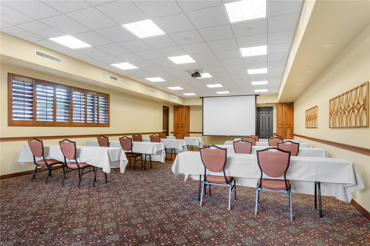 Best Western Plus Arroyo Roble Hotel & Creekside Villas 39/47