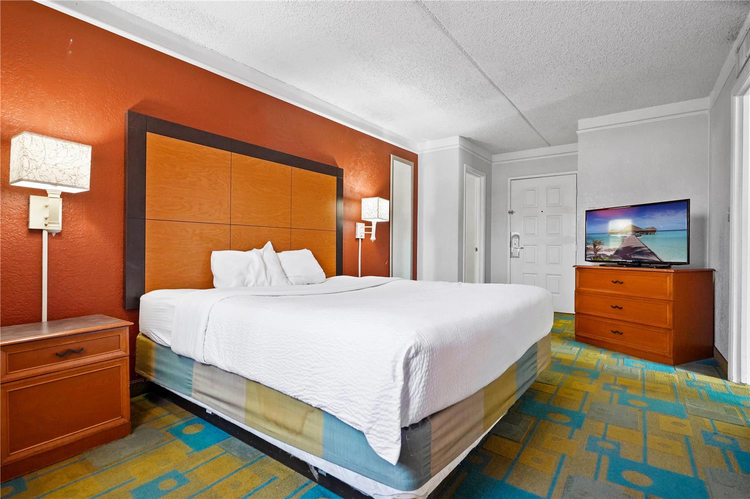 La Quinta Inn by Wyndham Costa Mesa / Newport Beach 11/23