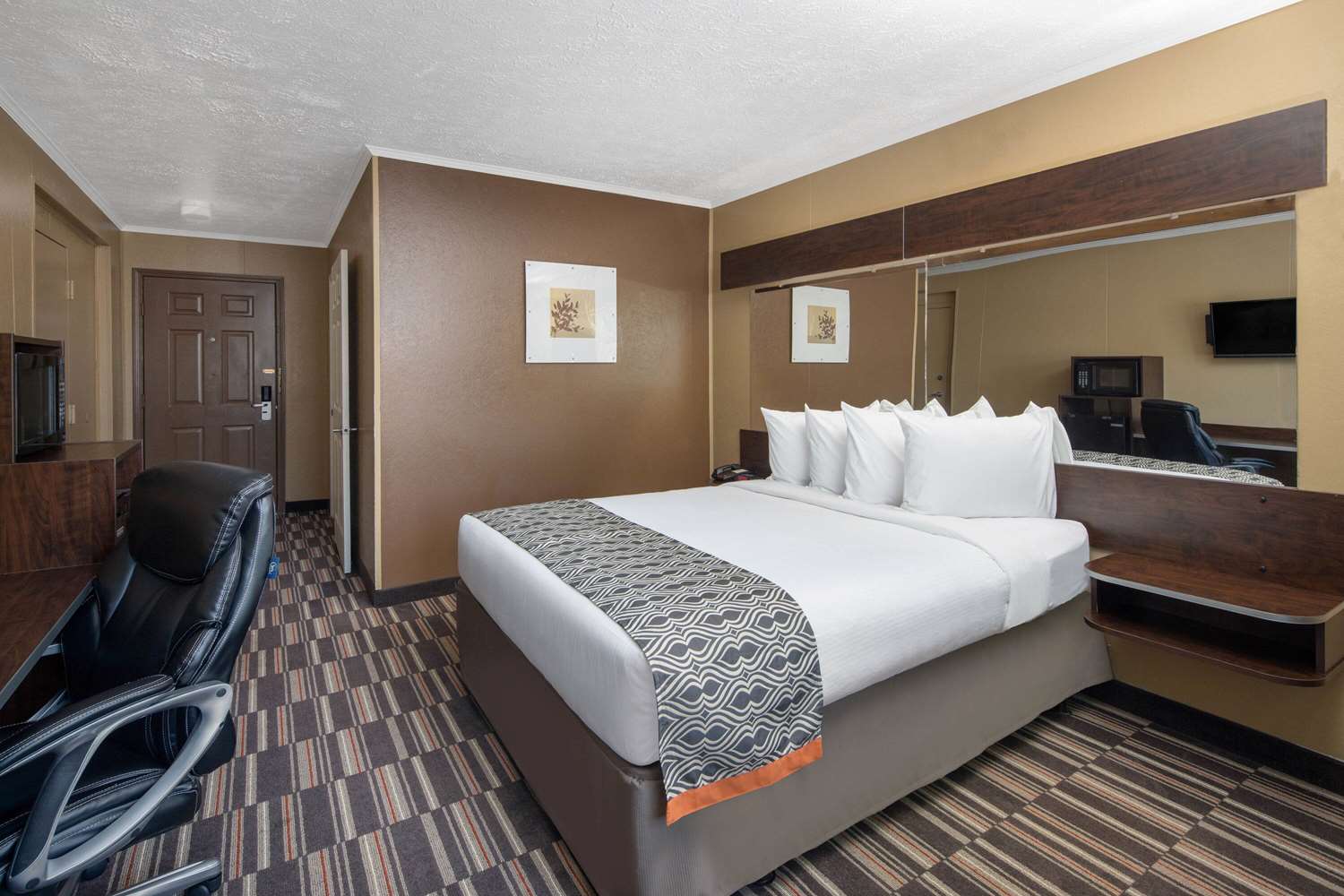 Microtel Inn & Suites by Wyndham Columbia/Fort Jackson N 9/37