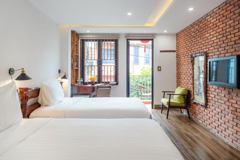 DELUXE, TWIN BEDS, BALCONY