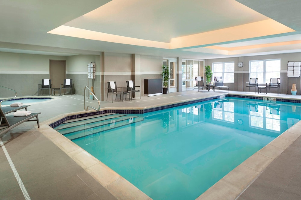 Cambridge Suites Mississauga 1/22
