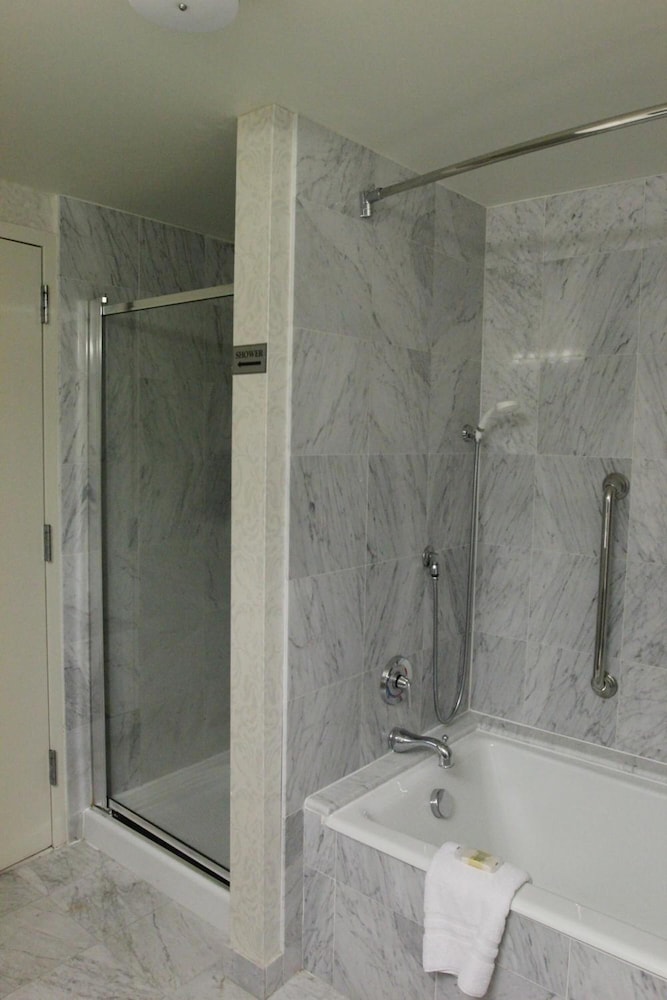 Clayton Plaza Hotel 10/65