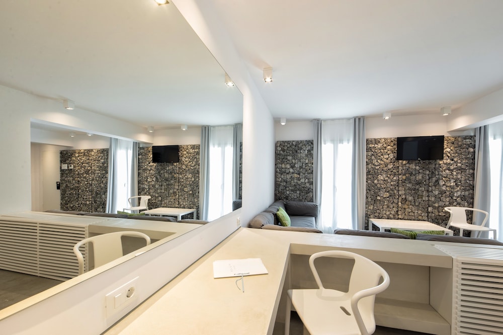 Relux Ios Hotel 12/74