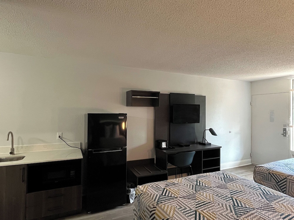 Studio6 Hammond, LA – I12 – I55 39/49