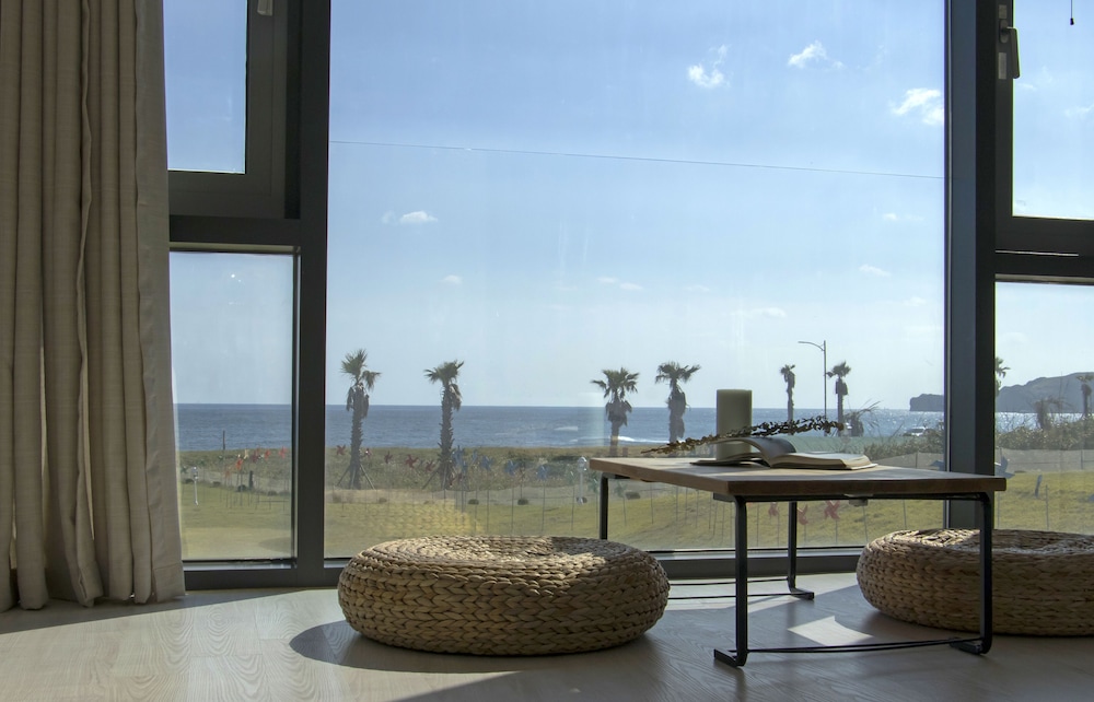 Sun And Moon Resort 95/100