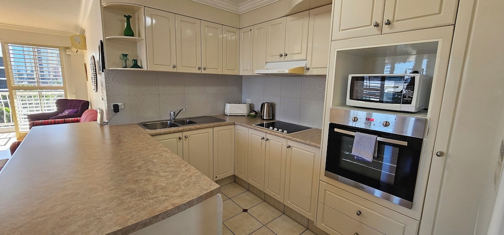 Broadbeach Holiday Apartments 31/50