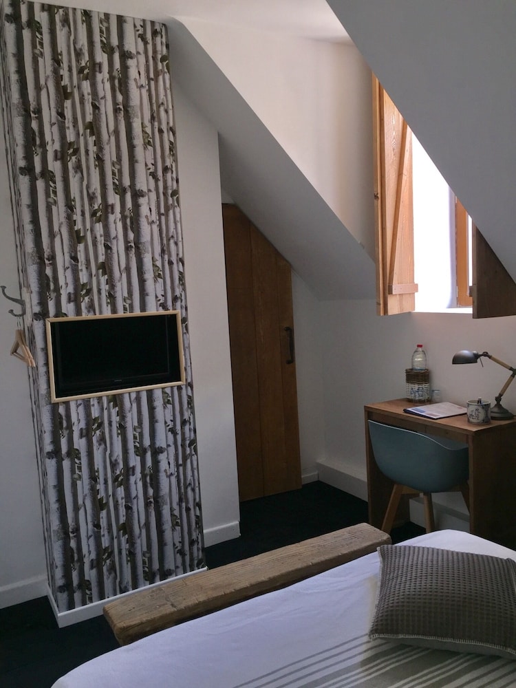 Basic, Single, Queen Bed, Boutique Hotel B&B Fleurie 2/4