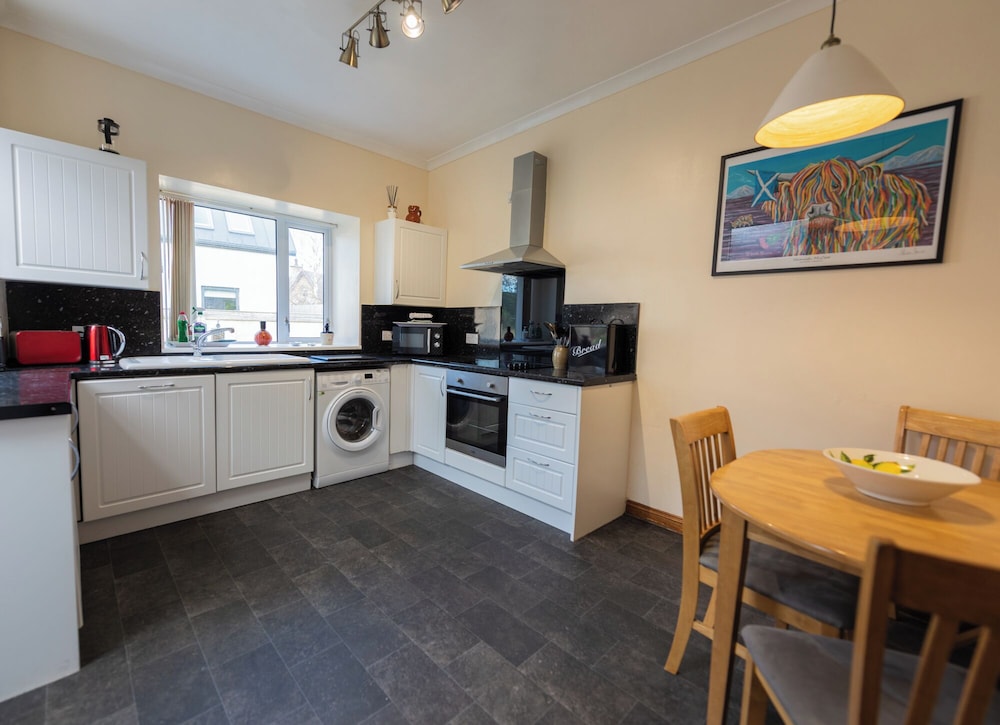 Darwin Cottage Self Catering In Elgin 1/50