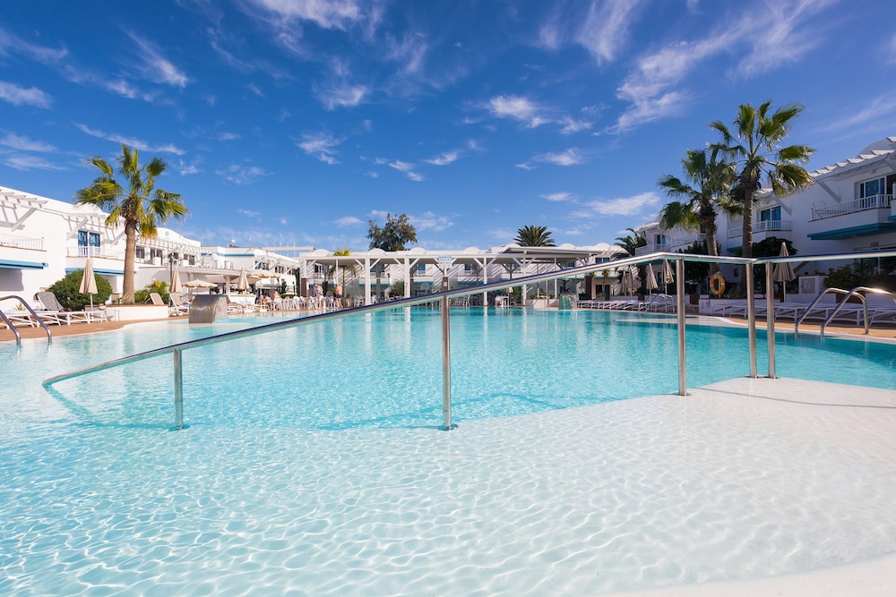 ARENA BEACH HOTEL 40/65